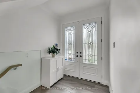 170 Fenn Avenue Toronto ON M2P 1X9