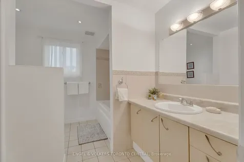 170 Fenn Avenue Toronto ON M2P 1X9