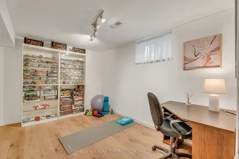 170 Fenn Avenue Toronto ON M2P 1X9