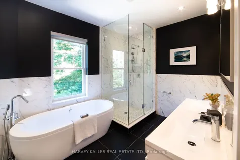 642 Wellington Street W Toronto ON M5V 1G4