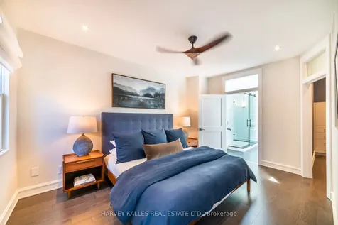 642 Wellington Street W Toronto ON M5V 1G4