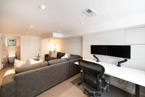 642 Wellington Street W Toronto ON M5V 1G4