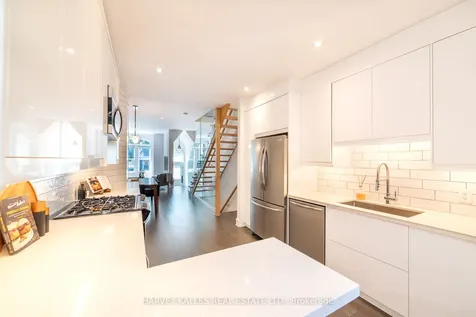 642 Wellington Street W Toronto ON M5V 1G4
