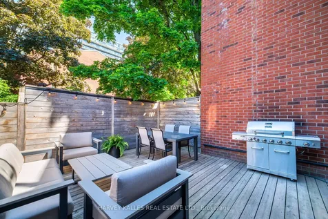 642 Wellington Street W Toronto ON M5V 1G4