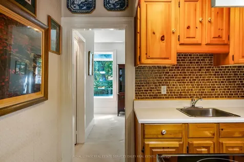 129 Alcorn Avenue Toronto ON M4V 1E5