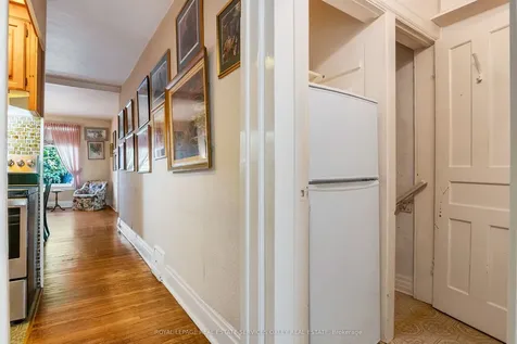 129 Alcorn Avenue Toronto ON M4V 1E5