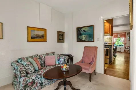 129 Alcorn Avenue Toronto ON M4V 1E5