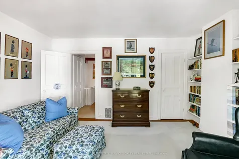 129 Alcorn Avenue Toronto ON M4V 1E5