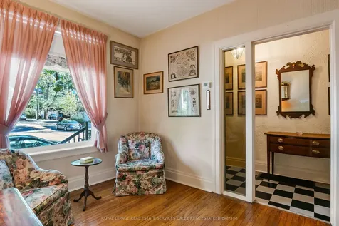 129 Alcorn Avenue Toronto ON M4V 1E5