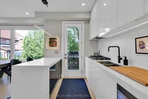 35 Wilmington Avenue Toronto ON M3H 5J1