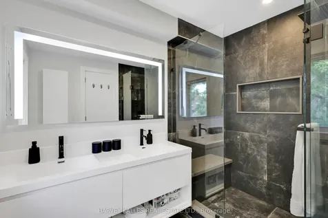 35 Wilmington Avenue Toronto ON M3H 5J1