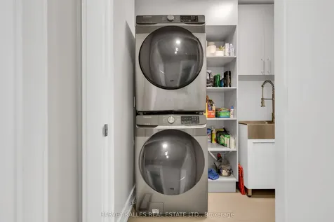 35 Wilmington Avenue Toronto ON M3H 5J1