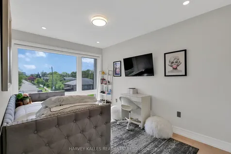 35 Wilmington Avenue Toronto ON M3H 5J1
