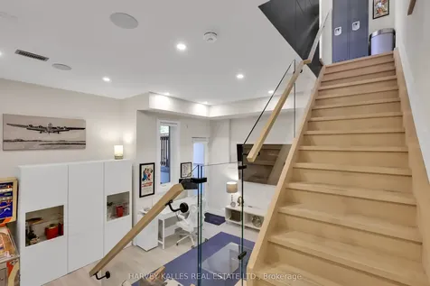 35 Wilmington Avenue Toronto ON M3H 5J1