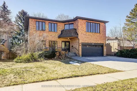 27 Denlow Boulevard Toronto ON M3B 1P5