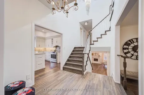 27 Denlow Boulevard Toronto ON M3B 1P5