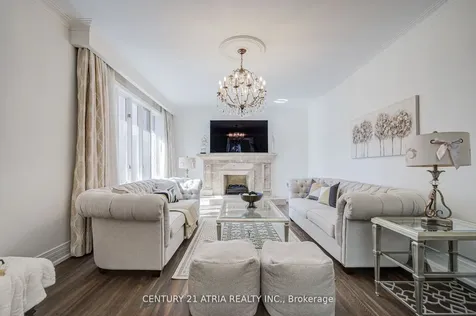 27 Denlow Boulevard Toronto ON M3B 1P5