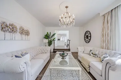 27 Denlow Boulevard Toronto ON M3B 1P5