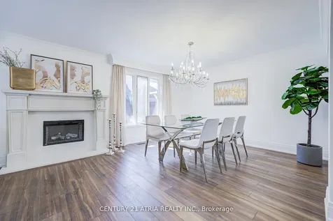 27 Denlow Boulevard Toronto ON M3B 1P5