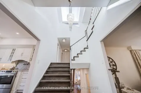 27 Denlow Boulevard Toronto ON M3B 1P5