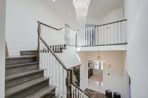 27 Denlow Boulevard Toronto ON M3B 1P5