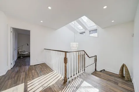 27 Denlow Boulevard Toronto ON M3B 1P5