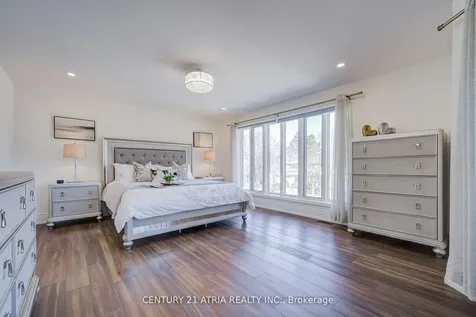 27 Denlow Boulevard Toronto ON M3B 1P5
