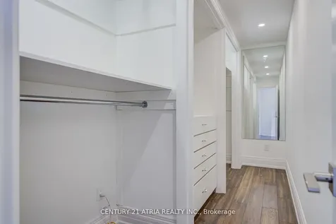 27 Denlow Boulevard Toronto ON M3B 1P5