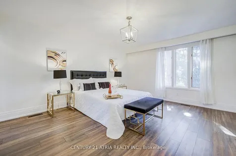 27 Denlow Boulevard Toronto ON M3B 1P5