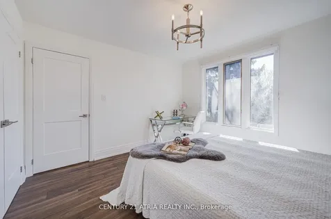 27 Denlow Boulevard Toronto ON M3B 1P5
