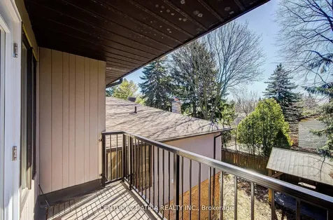 27 Denlow Boulevard Toronto ON M3B 1P5