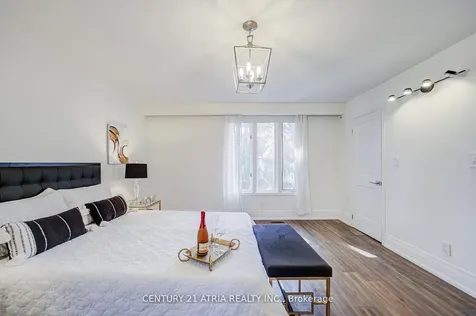 27 Denlow Boulevard Toronto ON M3B 1P5
