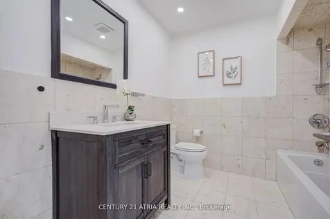 27 Denlow Boulevard Toronto ON M3B 1P5