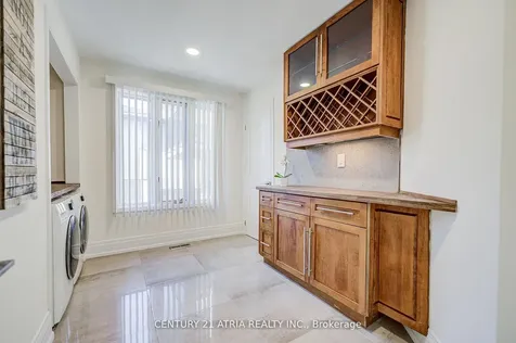 27 Denlow Boulevard Toronto ON M3B 1P5