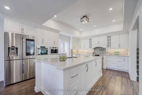 27 Denlow Boulevard Toronto ON M3B 1P5