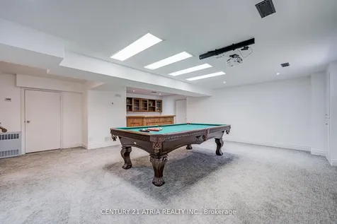 27 Denlow Boulevard Toronto ON M3B 1P5