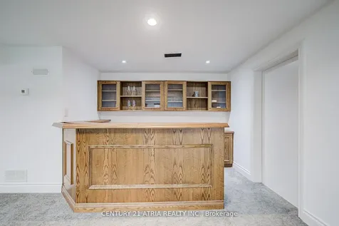 27 Denlow Boulevard Toronto ON M3B 1P5