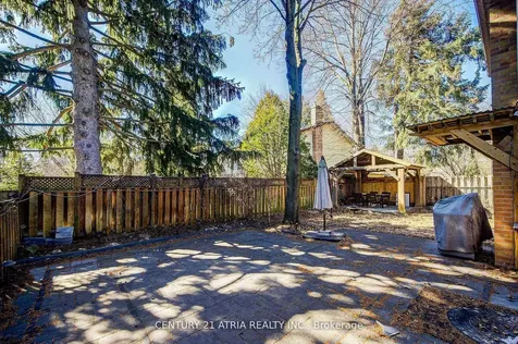 27 Denlow Boulevard Toronto ON M3B 1P5