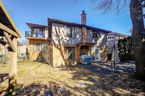 27 Denlow Boulevard Toronto ON M3B 1P5