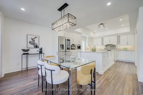 27 Denlow Boulevard Toronto ON M3B 1P5