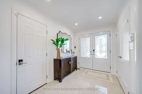 27 Denlow Boulevard Toronto ON M3B 1P5