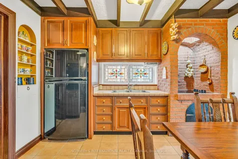 127 Heddington Avenue Toronto ON M5N 2K9