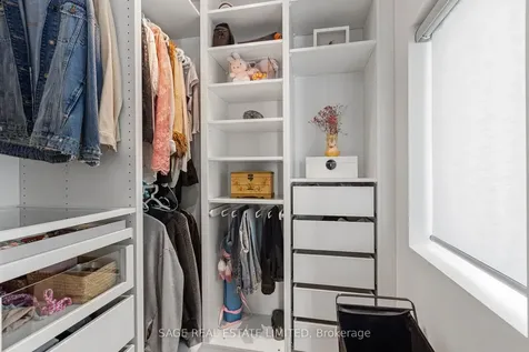 121 Sherwood Avenue Toronto ON M4P 2A6