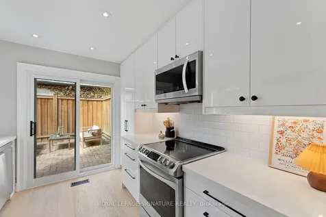 100 Sussex Avenue Toronto ON M5S 1K3