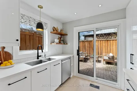 100 Sussex Avenue Toronto ON M5S 1K3