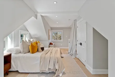100 Sussex Avenue Toronto ON M5S 1K3