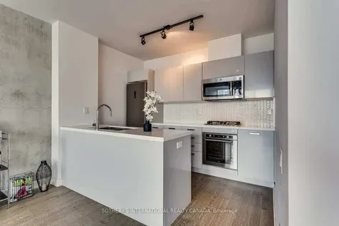 39 Brant Street Toronto ON M5V 0M8