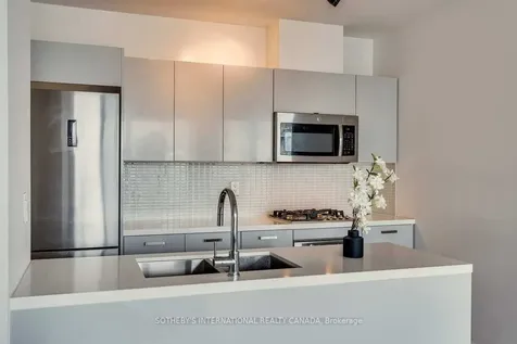 39 Brant Street Toronto ON M5V 0M8