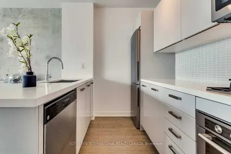 39 Brant Street Toronto ON M5V 0M8