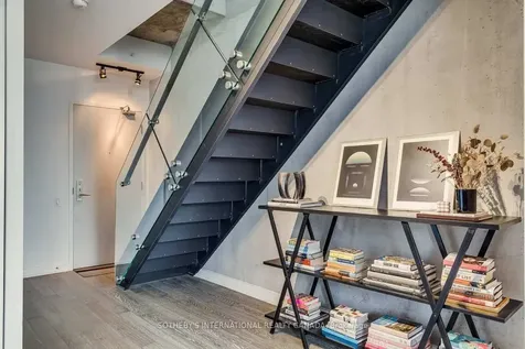 39 Brant Street Toronto ON M5V 0M8